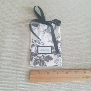 Small Gucci pouch